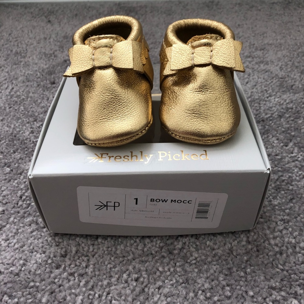 Freshly Picked Gold Bow Moccasins